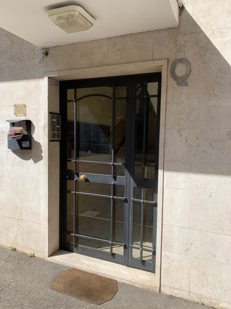 APPARTAMENTO INT.13 DI 5,5 VANI CON ASCENSORE in ROMA Via Aristide Leonori n°22, scala Q, piano 6-S1 + pertinenziale CANTINA/ BALCONI. Mq. 112. LIBERO. Identificativi catastali A/3, foglio 845, part. 271, sub. 96