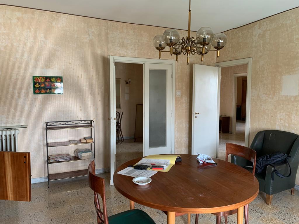 APPARTAMENTO INT.13 DI 5,5 VANI CON ASCENSORE in ROMA Via Aristide Leonori n°22, scala Q, piano 6-S1 + pertinenziale CANTINA/ BALCONI. Mq. 112. LIBERO. Identificativi catastali A/3, foglio 845, part. 271, sub. 96