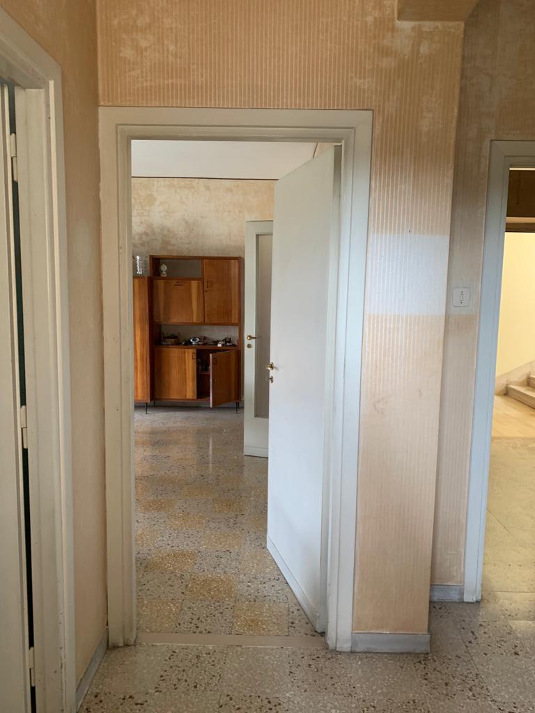 APPARTAMENTO INT.13 DI 5,5 VANI CON ASCENSORE in ROMA Via Aristide Leonori n°22, scala Q, piano 6-S1 + pertinenziale CANTINA/ BALCONI. Mq. 112. LIBERO. Identificativi catastali A/3, foglio 845, part. 271, sub. 96