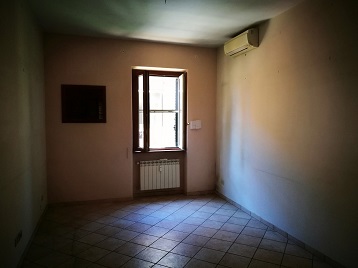 APPARTAMENTO INT.9 DI 4,5 VANI CON ASCENSORE in ROMA Via Annio Felice n°26, scala G, piano 2 + pertinenziale BALCONE. Mq. 79. LIBERO. Identificativi catastali A/4, foglio 843, part. 765, sub. 9