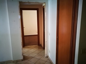 APPARTAMENTO INT.9 DI 4,5 VANI CON ASCENSORE in ROMA Via Annio Felice n°26, scala G, piano 2 + pertinenziale BALCONE. Mq. 79. LIBERO. Identificativi catastali A/4, foglio 843, part. 765, sub. 9