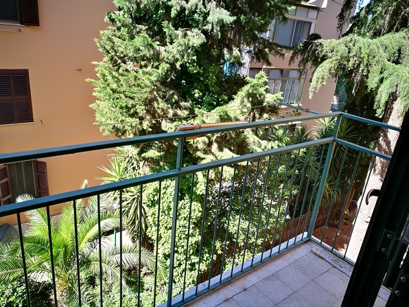 APPARTAMENTO INT.9 DI 4,5 VANI CON ASCENSORE in ROMA Via Annio Felice n°26, scala G, piano 2 + pertinenziale BALCONE. Mq. 79. LIBERO. Identificativi catastali A/4, foglio 843, part. 765, sub. 9