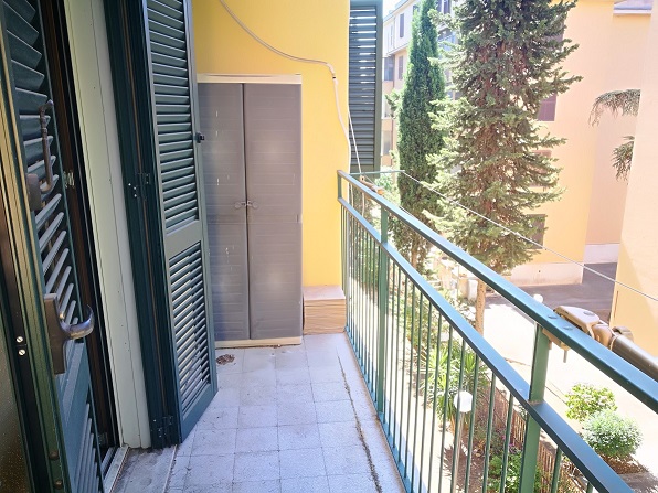 APPARTAMENTO INT.9 DI 4,5 VANI CON ASCENSORE in ROMA Via Annio Felice n°26, scala G, piano 2 + pertinenziale BALCONE. Mq. 79. LIBERO. Identificativi catastali A/4, foglio 843, part. 765, sub. 9