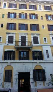 Immobile sito in ROMA (RM), CAP - 00195 VIALE GIUSEPPE MAZZINI, 41. Descrizione: Appartamento composto da ampio ingresso, corridoio, n. 2 ripostigli, n.2 bagni, disimpegno, cucina con balcone, n. 7 camere e 2 balconi + pertinenziale Cantina, p. S1, int. VI; Cantina, p. S1, int. VII; Cantina, p. S1, int. 7B. N.C.E.U. Foglio 402; Part.2; Sub 502; Foglio 402; Part.2; Sub 505; Foglio 402; Part.2; Sub 503; Foglio 402; Part.2; Sub 504. Mq. 328,6.Libero. Piena Proprietà