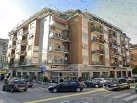 Immobile sito in ROMA (RM), CAP - 00141 VIA VAL GRANA, 11. Descrizione: Locale commerciale su 2 livelli, piano terra con soppalco e piano seminterrato con bagno, con 1 vetrina su strada. N.C.E.U. Foglio 269; Part.347; Sub 18. Mq. 78.Libero. Piena Proprietà