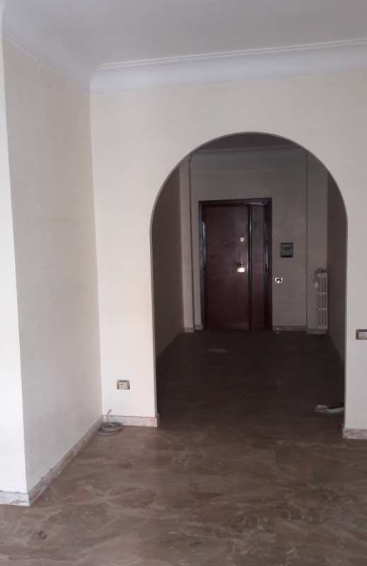 Immobile sito in ROMA (RM), CAP - 00141 VIA CONCA D'ORO, 221C. Descrizione: Appartamento composto da ingresso, disimpegno, ripostiglio, cucina con soggiorno, bagno, n. 3 camere di cui 1 con balcone + pertinenziale 2 Cantine, p. S1, intt. 8 e 14. N.C.E.U. Foglio 269; Part.334; Sub 130; Foglio 269; Part.334; Sub 615; Foglio 269; Part.334; Sub 625. Mq. 133,85.Libero. Piena Proprietà