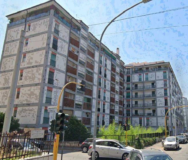 Immobile sito in ROMA (RM), CAP - 00139 VIA MONTE CERVIALTO, 164. Descrizione: Locale posto al piano seminterrato e composto da un unico ambiente. N.C.E.U. Foglio 262; Part.56; Sub 1. Mq. 27.Libero. Piena Proprietà