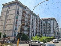 Immobile sito in ROMA (RM), CAP - 00139 VIA MONTE CERVIALTO, 164. Descrizione: Locale posto al piano seminterrato e composto da un unico ambiente. N.C.E.U. Foglio 262; Part.56; Sub 1. Mq. 27.Libero. Piena Proprietà