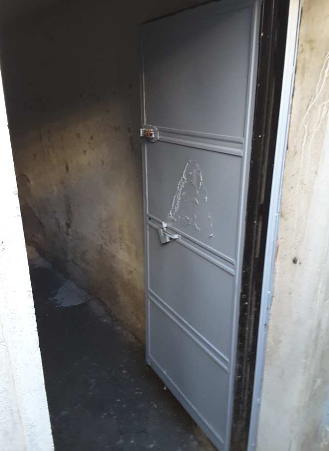 Immobile sito in ROMA (RM), CAP - 00139 VIA MONTE CERVIALTO, 164. Descrizione: Locale posto al piano seminterrato e composto da un unico ambiente. N.C.E.U. Foglio 262; Part.56; Sub 1. Mq. 27.Libero. Piena Proprietà