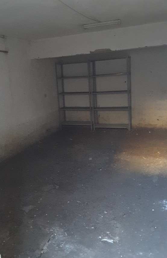 Immobile sito in ROMA (RM), CAP - 00139 VIA MONTE CERVIALTO, 164. Descrizione: Locale posto al piano seminterrato e composto da un unico ambiente. N.C.E.U. Foglio 262; Part.56; Sub 1. Mq. 27.Libero. Piena Proprietà