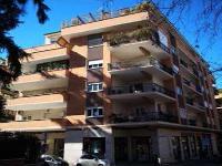 Immobile sito in ROMA (RM), CAP - 00137 VIA RENATO FUCINI, 112. Descrizione: Ufficio posto al piano terra composto da ingresso, disimpegno, bagno, 1 locale. N.C.E.U. Foglio 273; Part.1194; Sub 8. Mq. 37.Libero. Piena Proprietà