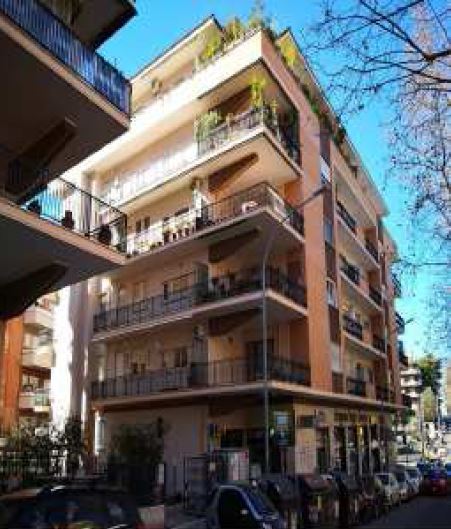 Immobile sito in ROMA (RM), CAP - 00137 VIA RENATO FUCINI, 112. Descrizione: Ufficio posto al piano terra composto da ingresso, disimpegno, bagno, 1 locale. N.C.E.U. Foglio 273; Part.1194; Sub 8. Mq. 37.Libero. Piena Proprietà
