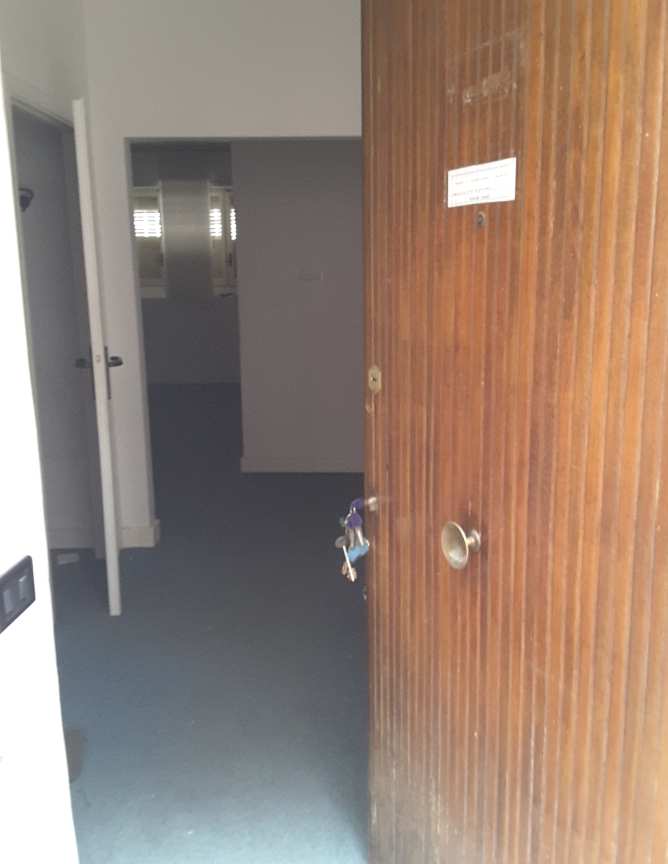 Immobile sito in ROMA (RM), CAP - 00137 VIA RENATO FUCINI, 112. Descrizione: Ufficio posto al piano terra composto da ingresso, disimpegno, bagno, 1 locale. N.C.E.U. Foglio 273; Part.1194; Sub 8. Mq. 37.Libero. Piena Proprietà