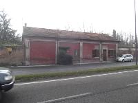 Immobile, sito in PIACENZA - CAP 29121, VIA EMILIA PAVESE, 112. Descrizione: Ingresso, soggiorno, 2 camere, sala pranzo con angolo cottura, bagno, wc e parte della corte esclusiva coperta con tettoia + pertinenziale corte esclusiva, deposito e box auto. Mq. 114. N.C.E.U. A7 foglio 47 part. 3186 sub. 2, con area scoperta al foglio 47 part. 3186 sub. 2 e box auto al foglio 47 part. 3186 sub. 3
