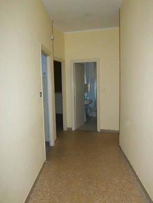 Immobile, sito in RIMINI - CAP 47922, VIA MARECCHIESE 116. Descrizione: Disimpegno, soggiorno, 2 camere, cucina, wc, terrazzo 2 balconi + pertinenziale cantina, deposito ad uso comune (proprietà 90,909 millesimi), autorimessa ad uso comune (proprietà 90,909 millesimi), posti auto scoperti ad uso comune (proprietà millesimi 90,909). Mq. 102. N.C.E.U. A3 foglio 83 part. 2334 sub. 6, con cantina al foglio 83 part. 2334 sub. 17, deposito ad uso comune al foglio 83 part. 2334 sub. 24 (millesimi 90,909), autorimessa ad uso comune al foglio 83 part. 2334 sub. 23 (millesimi 90,909) e posto auto scoperto ad uso comune al foglio 83 part. 2334 sub. da 29 a 37 (millesimi 90,909)