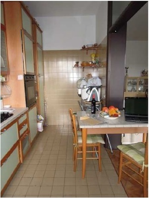 Immobile, sito in RIMINI - CAP 47922, VIA DEI MULINI 41. Descrizione: Disimpegno, soggiorno, 3 camere, cucina, 2 bagni e balcone + pertinenziale 2 soffitte comunicanti, locale tecnico e corte esclusiva. Mq. 204. N.C.E.U. A2 foglio 69 part. 113 sub. 1