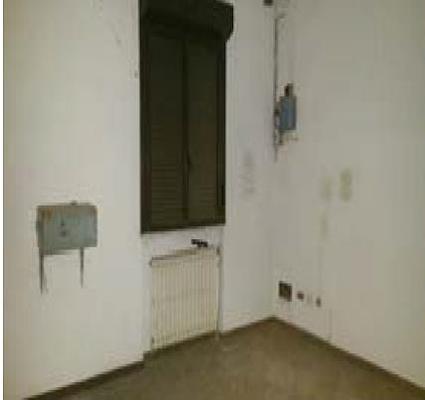 Immobile, sito in RIMINI - CAP 47922, VIA DEI MULINI 41. Descrizione: Ingresso, disimpegno, soggiorno, 3 camere, cucina, 3 bagni, dispensa e ripostiglio + pertinenziale corte esclusiva. Mq. 264. N.C.E.U. A2 foglio 69 part. 113 sub. 2