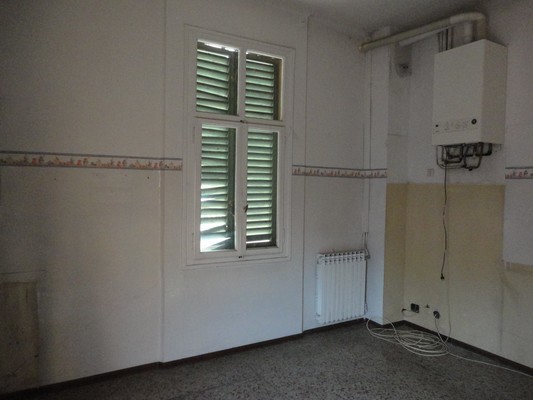 Immobile, sito in BOLOGNA - CAP 40137, VIA PARISIO 7. Descrizione: P. primo: ingresso, 4 camere, cucina, bagno e terrazzo - P. secondo: disimpegno e soffitte + pertinenziale soffitte. Mq. 211. N.C.E.U. A3 foglio 272 part. 53 sub. 7