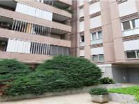 appartamento al piano quarto e da una soffitta al piano 9, si compone di 7,5 vani + pertinenziale Posto auto in autorimessa interrata condominiale. Mq. comm. appartamento 132,04 - Mq comm. posto auto coperto 10,00. Libero. PIENA Proprietà. Identificativi catastali: Fg 85 (ex B/13) part. 479 (ex 1308) sub 17 cat. A02 rendita 1607,47 Fg 85 (ex B/13) part. 707 (ex 1342) sub 178 cat. C06 rendita 21,85