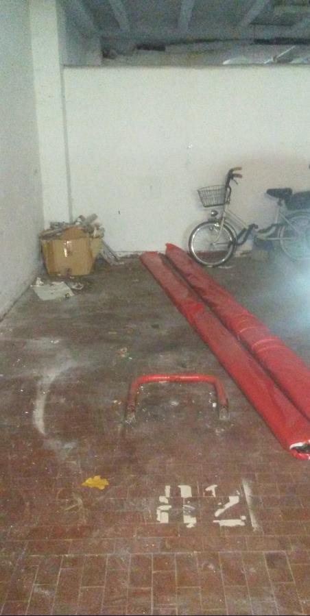 appartamento al piano quarto e da una soffitta al piano 9, si compone di 7,5 vani + pertinenziale Posto auto in autorimessa interrata condominiale. Mq. comm. appartamento 132,04 - Mq comm. posto auto coperto 10,00. Libero. PIENA Proprietà. Identificativi catastali: Fg 85 (ex B/13) part. 479 (ex 1308) sub 17 cat. A02 rendita 1607,47 Fg 85 (ex B/13) part. 707 (ex 1342) sub 178 cat. C06 rendita 21,85