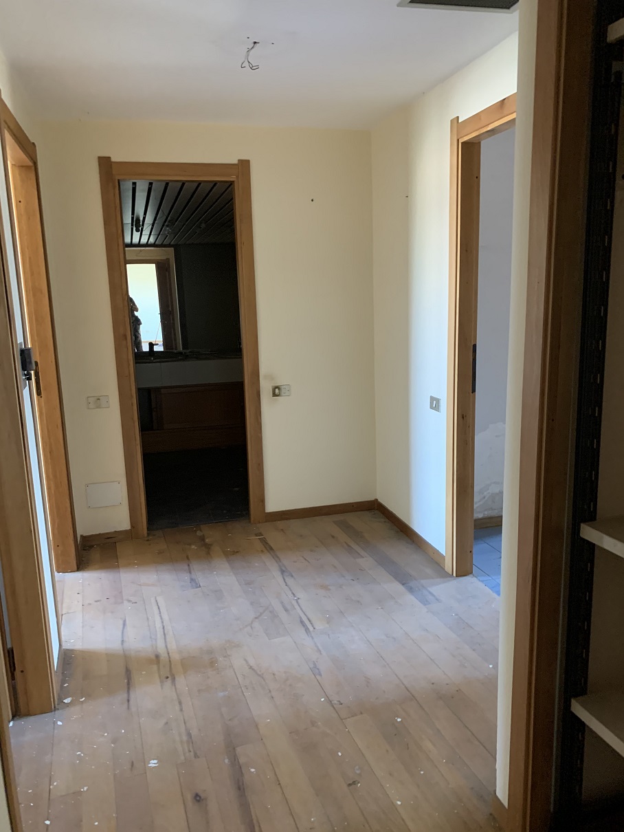 UNITA' IMMOBILIARE RESIDENZIALE + pertinenziale POSTO AUTO COPERTO + CANTINA. Mq. 188. Libero. PROPRIETA'. Identificativi catastali: FOGLIO 2 MAPP. 3250 SUB 133 (APPARTAMENTO); FOGLIO 2 MAPP. 3250 SUB. 22 (POSTO AUTO); FOGLIO 2 MAPP. 3250 SUB. 75 (CANTINA)
