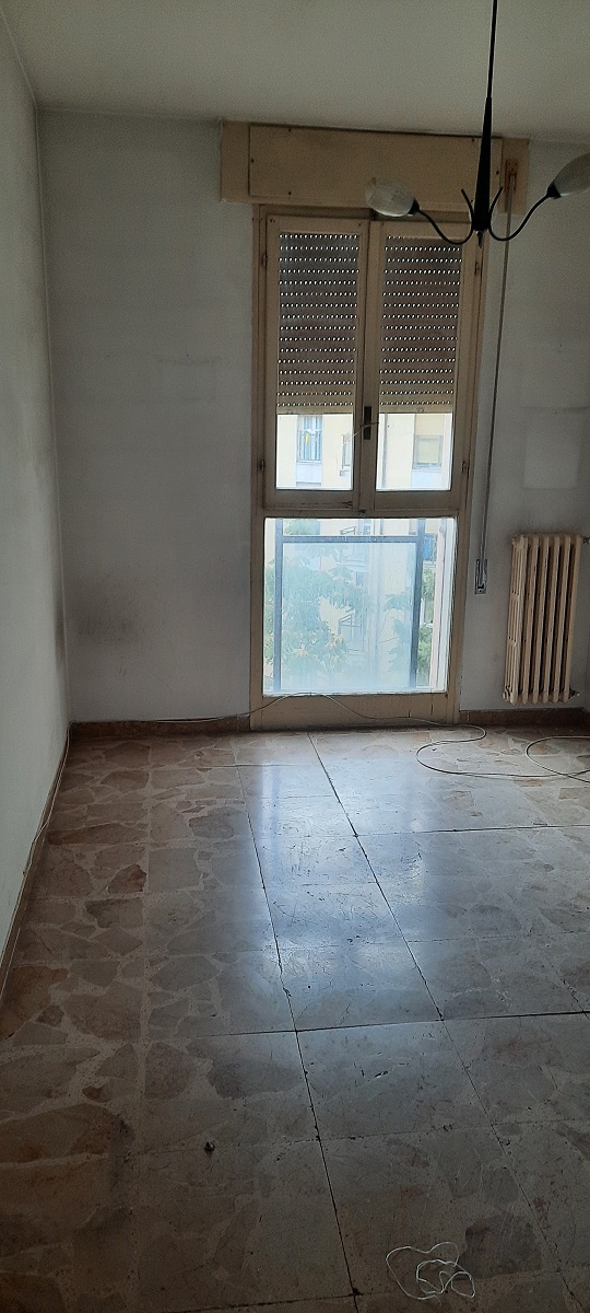 APPARTAMENTO + pertinenziale 2 POSTI AUTO + CANTINA. Mq. 150. Libero. PROPRIETA'. Identificativi catastali: FOGLIO 108, MAPPALE 2466, SUB 44 (APPARTAMENTO), FOGLIO 108 MAPPALE 2466 SUB 15 (POSTO AUTO), FOGLIO 108 MAPPALE 2466 SUB 28 (POSTO AUTO), FOGLIO 108 MAPPALE 2466 SUB 63 (CANTINA)