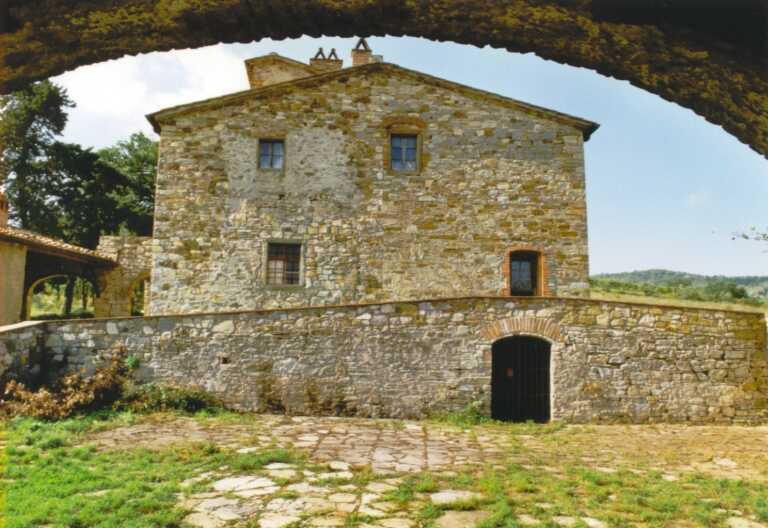 Complesso immobiliare di pregio sito nel Comune di Castellina in Chianti (SI), località Ceppeto.