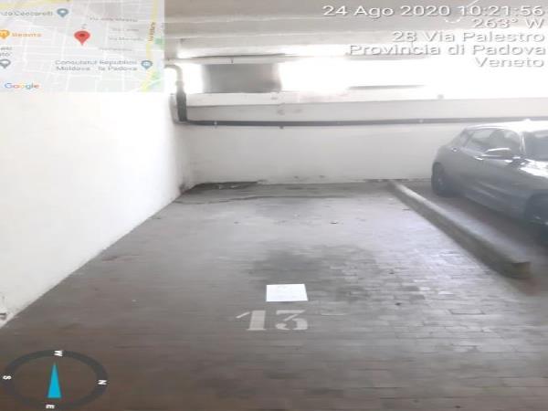 appartamento di vani 6 con soffitta + posto auto coperto in autorimessa interrata condominiale; mq comm. appartamento 114,37 - mq comm. posto auto coperto 15,62; piena proprietà lotto libero al primo turno d'asta. Identificativi catastali NCEU Padova Fg 85 (ex B/13) part. 707 (ex 1342) sub 18 cat. A02 rendita 1285,98 Fg 85 (ex B/13) part. 707 (ex 1342) sub 109 cat. C06 rendita 33,98.