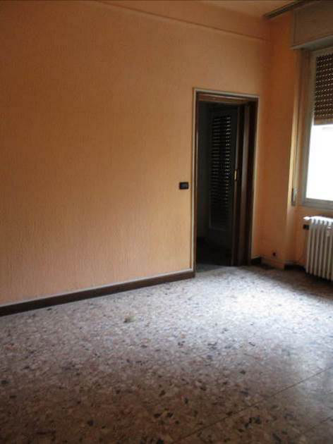 Appartamento + Cantina e soffitta. Piena Proprietà lotto libero al 1 turno d'asta.