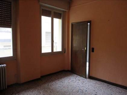 Appartamento + Cantina e soffitta. Piena Proprietà lotto libero al 1 turno d'asta.