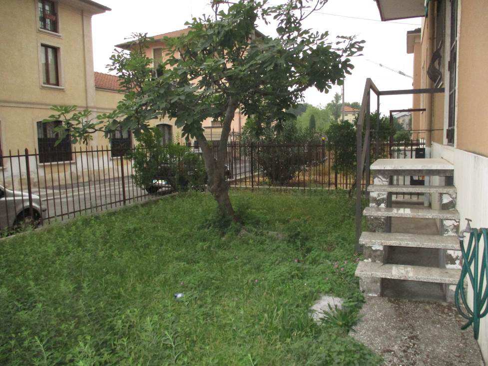 Appartamento + giardino e cantina. Piena Proprietà lotto Locato (scadenza contratto il 23.06.2024) al 1 turno d'asta.