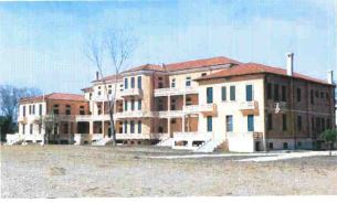 Compendio immobiliare (ex Colonia) con terreni e sovrastanti fabbricati con accesso anche dal litorale Adriatico di Jesolo Lido. Mq 51.716. Piena Proprietà lotto libero al rogito al primo turno d'asta.