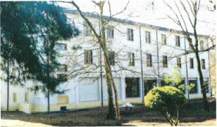 Compendio immobiliare (ex Colonia) con terreni e sovrastanti fabbricati con accesso anche dal litorale Adriatico di Jesolo Lido. Mq 51.716. Piena Proprietà lotto libero al rogito al primo turno d'asta.