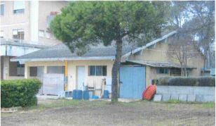 Compendio immobiliare (ex Colonia) con terreni e sovrastanti fabbricati con accesso anche dal litorale Adriatico di Jesolo Lido. Mq 51.716. Piena Proprietà lotto libero al rogito al primo turno d'asta.
