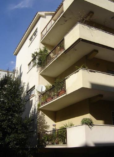 Descrizione: Unità immobiliare posta catastalmente al piano seminterrato della scala "F" composta da unico ambiente. Mq. 17. Libero. Piena Proprietà. Identificativi catastali: Foglio 379; Part.340; Sub 518;