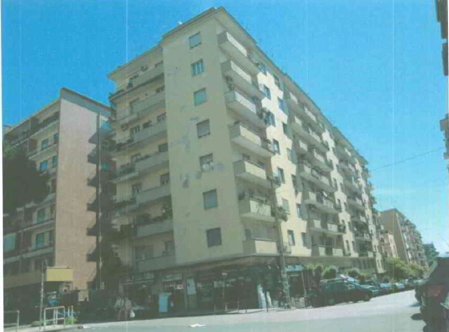 APPARTAMENTO 5 locali + servizi doppi + 1 PARCHEGGIO COPERTO di pertinenza