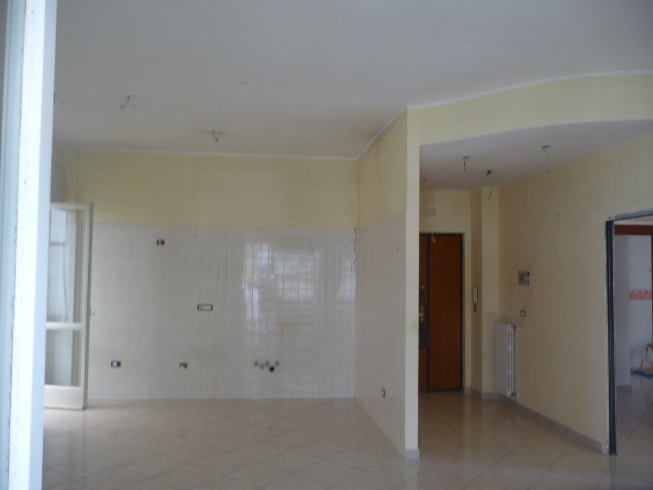 APPARTAMENTO 3 locali + servizi semplici + 1 CANTINA o SOFFITTA di pertinenza