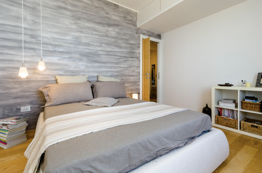 appartamento piano terzo, int. 6, di vani catastali 6 mq. 89, con annesso giardino pertinenziale, riportato al Catasto Fabbricati del Comune di Pieve Ligure: fg. 41, mappale 281, sub. 8, graffato al mappale 432, Via Roma n. 169, piano T-3, categoria A/3, classe 2 R.C. Euro 743,70.Stato di occupazione: l'immobile sarà al momento dell'atto di vendita libero e sgombro da persone e cose. L'immobile è gravato da ipoteca iscritta a Genova il 26 ottobre 2007 R.p.n. 12544 a favore del Monte dei Paschi SpA, a garanzia di un mutuo di originari Euro 200.000,00, con un debito residuo alla data del 30 giugno 2020 pari a euro 144.483,80 che verrà estinto contestualmente all'atto di vendita con conseguente cancellazione dell'ipoteca.Attestato Certificazione Energetica n. 6885 del 23 febbraio 2020.