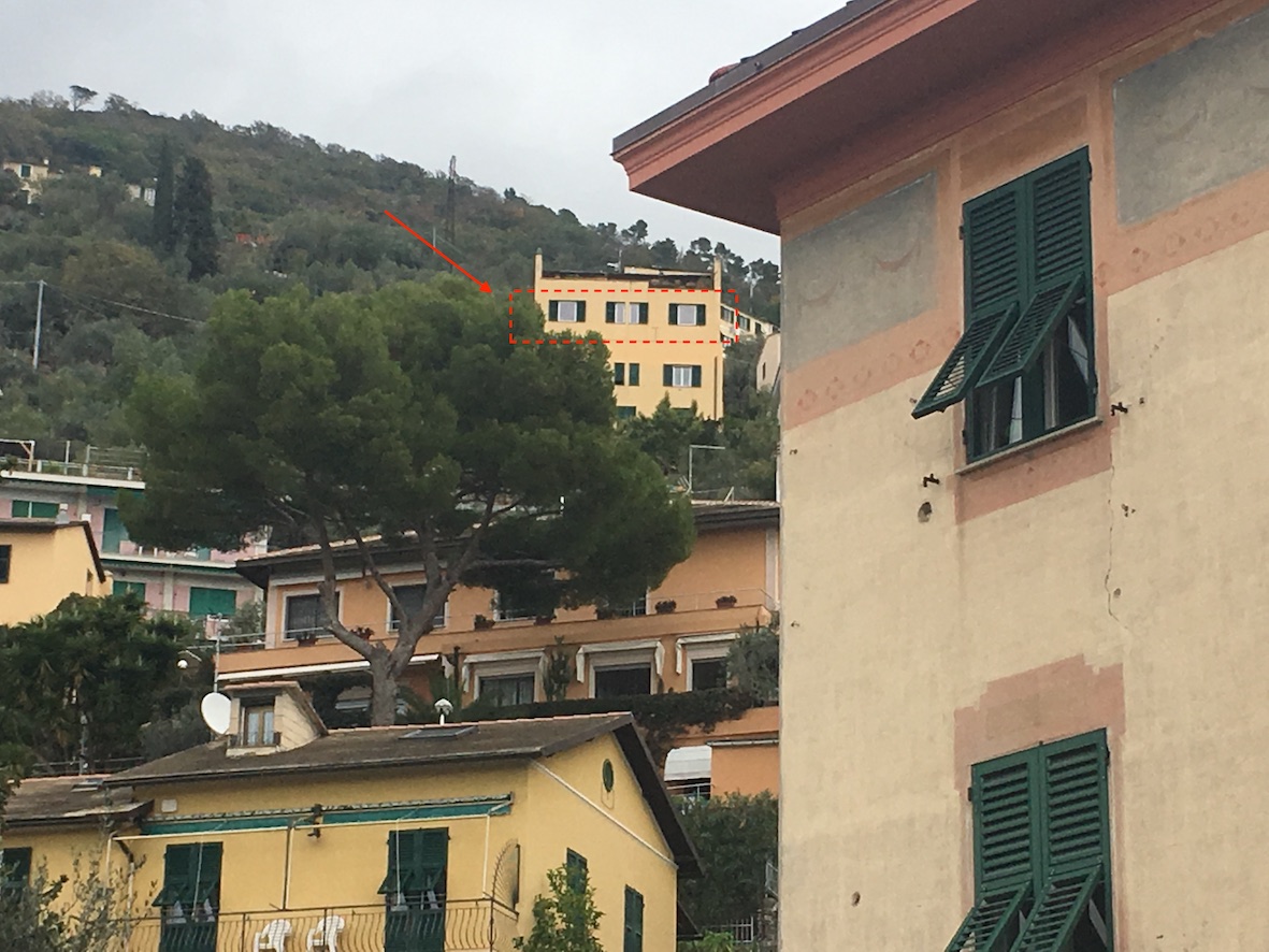 appartamento piano terzo, int. 6, di vani catastali 6 mq. 89, con annesso giardino pertinenziale, riportato al Catasto Fabbricati del Comune di Pieve Ligure: fg. 41, mappale 281, sub. 8, graffato al mappale 432, Via Roma n. 169, piano T-3, categoria A/3, classe 2 R.C. Euro 743,70.Stato di occupazione: l'immobile sarà al momento dell'atto di vendita libero e sgombro da persone e cose. L'immobile è gravato da ipoteca iscritta a Genova il 26 ottobre 2007 R.p.n. 12544 a favore del Monte dei Paschi SpA, a garanzia di un mutuo di originari Euro 200.000,00, con un debito residuo alla data del 30 giugno 2020 pari a euro 144.483,80 che verrà estinto contestualmente all'atto di vendita con conseguente cancellazione dell'ipoteca.Attestato Certificazione Energetica n. 6885 del 23 febbraio 2020.