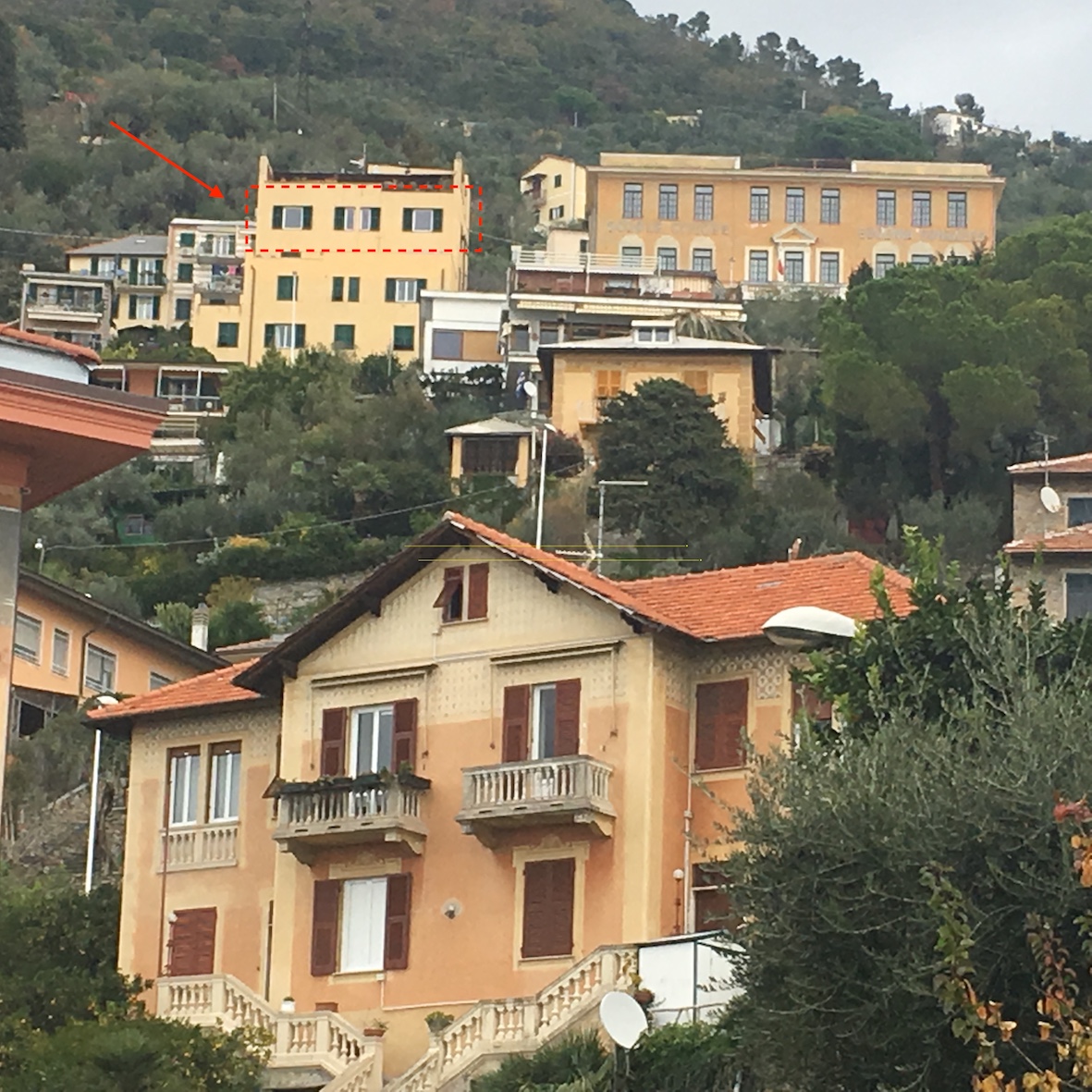 appartamento piano terzo, int. 6, di vani catastali 6 mq. 89, con annesso giardino pertinenziale, riportato al Catasto Fabbricati del Comune di Pieve Ligure: fg. 41, mappale 281, sub. 8, graffato al mappale 432, Via Roma n. 169, piano T-3, categoria A/3, classe 2 R.C. Euro 743,70.Stato di occupazione: l'immobile sarà al momento dell'atto di vendita libero e sgombro da persone e cose. L'immobile è gravato da ipoteca iscritta a Genova il 26 ottobre 2007 R.p.n. 12544 a favore del Monte dei Paschi SpA, a garanzia di un mutuo di originari Euro 200.000,00, con un debito residuo alla data del 30 giugno 2020 pari a euro 144.483,80 che verrà estinto contestualmente all'atto di vendita con conseguente cancellazione dell'ipoteca.Attestato Certificazione Energetica n. 6885 del 23 febbraio 2020.