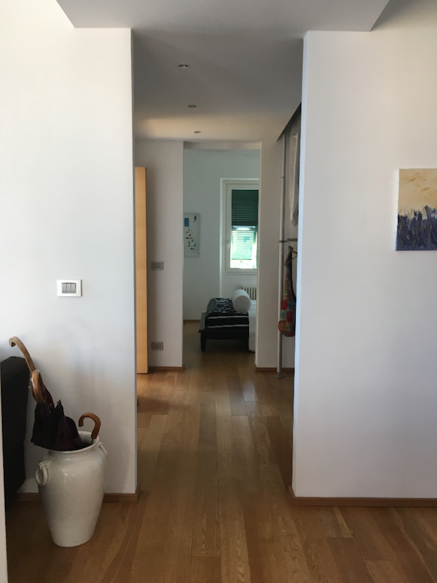 appartamento piano terzo, int. 6, di vani catastali 6 mq. 89, con annesso giardino pertinenziale, riportato al Catasto Fabbricati del Comune di Pieve Ligure: fg. 41, mappale 281, sub. 8, graffato al mappale 432, Via Roma n. 169, piano T-3, categoria A/3, classe 2 R.C. Euro 743,70.Stato di occupazione: l'immobile sarà al momento dell'atto di vendita libero e sgombro da persone e cose. L'immobile è gravato da ipoteca iscritta a Genova il 26 ottobre 2007 R.p.n. 12544 a favore del Monte dei Paschi SpA, a garanzia di un mutuo di originari Euro 200.000,00, con un debito residuo alla data del 30 giugno 2020 pari a euro 144.483,80 che verrà estinto contestualmente all'atto di vendita con conseguente cancellazione dell'ipoteca.Attestato Certificazione Energetica n. 6885 del 23 febbraio 2020.