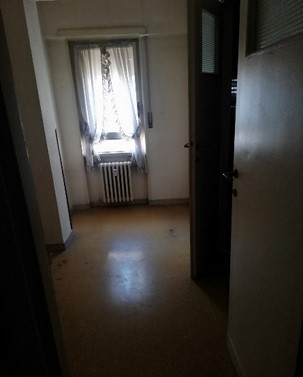 Descrizione: Appartamento posto al piano sesto di 8 vani catastali + pertinenziale n.1 cantina. Mq. 166 mq totale escluse aree scoperte 161 mq. Identificativi catastali: ABITAZIONE Fg.827 p.lla 97 Sub.27; CANTINA Fg.827 p.lla 97 Sub.72