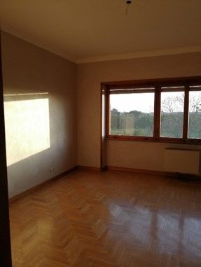 Descrizione: Appartamento posto al piano terzo di 8 vani catastali + pertinenziale n.1 cantina e n. 1 posto auto coperto. Mq. 182 mq totale escluse aree scoperte 172 mq. Identificativi catastali: ABITAZIONE Fg.424 P.lla 130 Sub.508; CANTINA Fg.424 P.lla 130 Sub.518; POSTO AUTO COPERTO Fg.424 P.lla 130 Sub.654