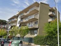 Descrizione: Appartamento posto su due livelli, piano terra e seminterrato di vani 6,5 con annesso giardino + pertinenziale n. 1 posto auto coperto. Mq. 133 mq totale escluse aree scoperte 118 mq. Identificativi catastali: ABITAZIONE FG.1113 P.lla 3887 Sub.632; POSTO AUTO COPERTO FG.1113 P.lla 3887 Sub.509