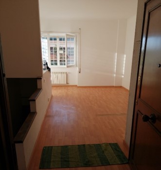 Descrizione: Appartamento posto su due livelli, piano terra e seminterrato di vani 6,5 con annesso giardino + pertinenziale n. 1 posto auto coperto. Mq. 133 mq totale escluse aree scoperte 118 mq. Identificativi catastali: ABITAZIONE FG.1113 P.lla 3887 Sub.632; POSTO AUTO COPERTO FG.1113 P.lla 3887 Sub.509