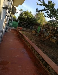Descrizione: Appartamento posto su due livelli, piano terra e seminterrato di vani 6,5 con annesso giardino + pertinenziale n. 1 posto auto coperto. Mq. 133 mq totale escluse aree scoperte 118 mq. Identificativi catastali: ABITAZIONE FG.1113 P.lla 3887 Sub.632; POSTO AUTO COPERTO FG.1113 P.lla 3887 Sub.509