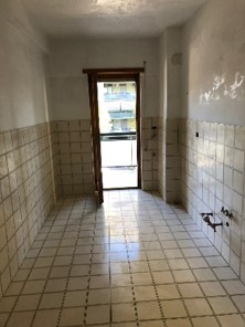 Descrizione: Appartamento posto al piano secondo di 5,5 vani catastali + pertinenziale n. 1 posto auto coperto. Mq. 102 mq totale escluse aree scoperte 95 mq. Identificativi catastali: ABITAZIONE Fg.863 P.lla 226 Sub.20,POSTO AUTO COPERTO Fg. 863 P.lla 226 Sub.59