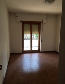 Descrizione: Appartamento posto al piano secondo di 5,5 vani catastali + pertinenziale n. 1 posto auto coperto. Mq. 102 mq totale escluse aree scoperte 95 mq. Identificativi catastali: ABITAZIONE Fg.863 P.lla 226 Sub.20,POSTO AUTO COPERTO Fg. 863 P.lla 226 Sub.59