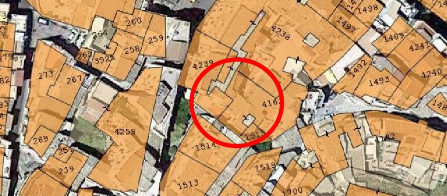 Magazzino-deposito sito in Regalbuto (EN), Vico San Francesco n.5, piano terra, della superficie di mq.38 circa, con piccolo wc. Le pareti sono in parte intonacate, in parte con muratura a faccia vista. Il solaio di copertura è in parte a volte reali, in parte con ossatura in legno. Confinante: con cortile comune su un lato e con proprietà di altri sugli altri lati, salvi altri.