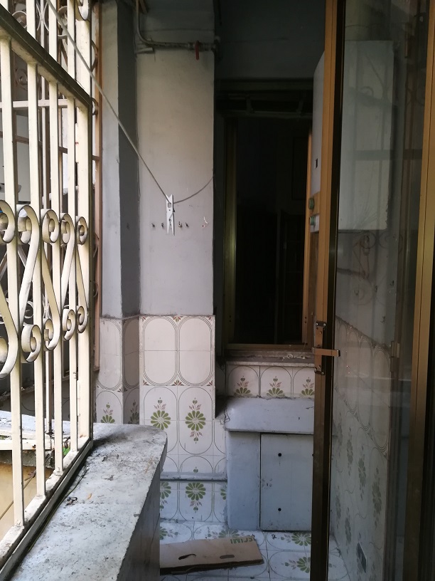 APPARTAMENTO INT.2 DI 2,5 VANI SENZA ASCENSORE e LOGGIA di pertinenza. Identificativi catastali [N.C.E.U.] cat. A/4, fg. 589, part. 75, sub. 87